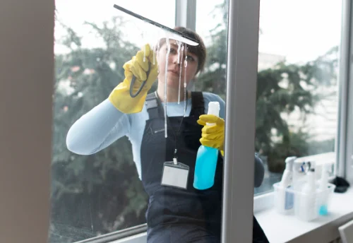 Nettoyage de vitres intérieures et extérieures à Broons